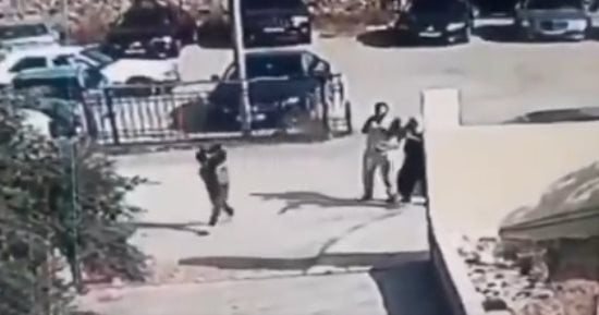 رشاش أتوماتيك.. لقطات توثق لحظة الهجوم على كنيسة بالكرك فى الأردن (فيديو)