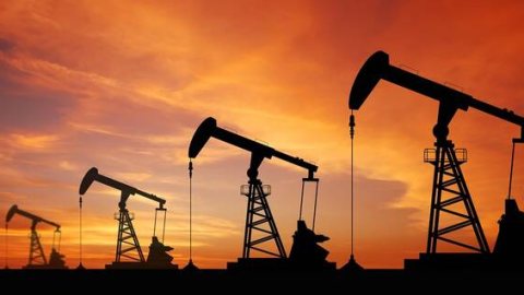 النفط يرتفع بأكثر من 2% ويسجل أعلى مستوياته منذ أبريل