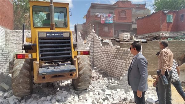 إزالة سور مخالف على مساحة 1200 متر ومبانٍ مخالفة بأراضي الجزيرة في العياط (فيديو)