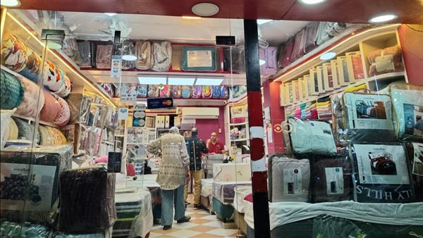 حملات مكثفة على محال أسيوط.. فحص التراخيص ورصد المخالفات