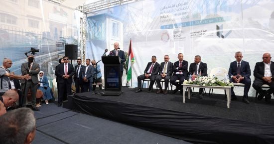 رئيس وزراء فلسطين: حماية الأرض وإعادة بناء غزة أهم أولويات الحكومة للمرحلة المقبلة
