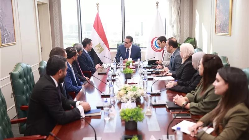 الجراحات الروبوتية الحديثة، وزير الصحة يبحث إدخال تقنيات متقدمة لعلاج أمراض القلب