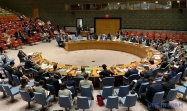 مجلس الأمن: على جميع الدول الأعضاء الالتزام بحظر توريد الأسلحة إلى اليمن