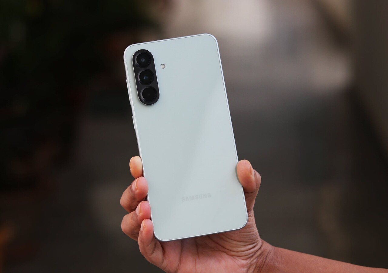 Samsung تطلق تحديث One UI 9 المستقر لهواتف Galaxy A56 وA36 وGalaxy S23