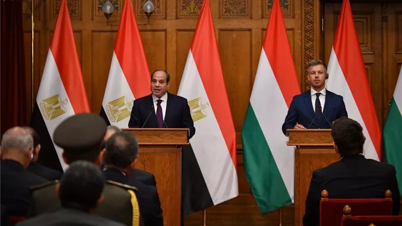 كلمة السيسي تتصدر تفاصيل القمة المصرية المجرية في بودابست (صور)