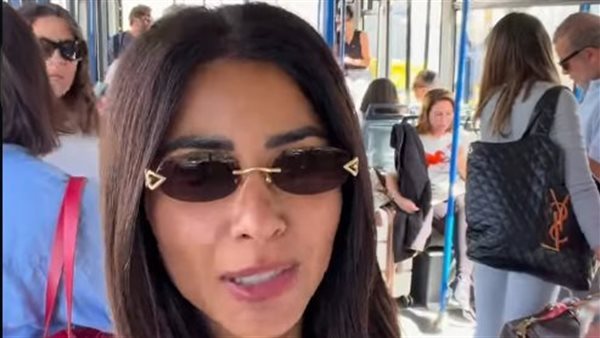 "بنسافر زي فريق الكرة"، إعلامية إماراتية تعبر عن سعادتها لحضور مهرجان الجونة مع الفنانين (فيديو)
