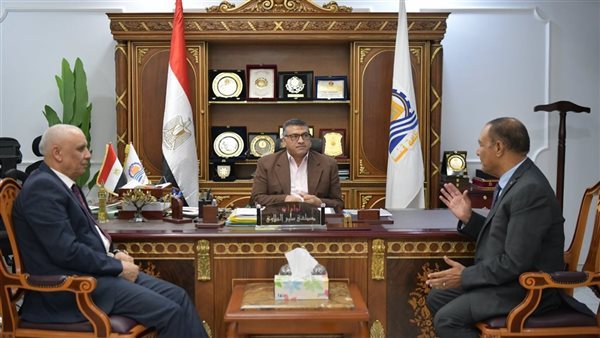 محافظ قنا يستقبل رئيس شركة مياه الشرب الجديد لبحث تطوير الخدمات