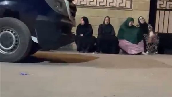 انهيار وحزن أمام المشرحة، أهالي ضحايا حادث كوبري قها ينتظرون استلام جثامين ذويهم
