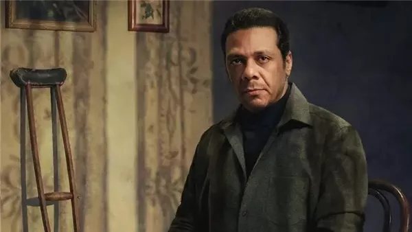 بناء الديكورات الرئيسية لمسلسل "مصطفى محمود - بين الشك واليقين" استعدادا لتصويره