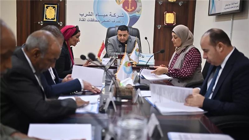 رئيس مياه القناة يبحث تطوير الخدمات وتحسين الأداء في 3 محافظات