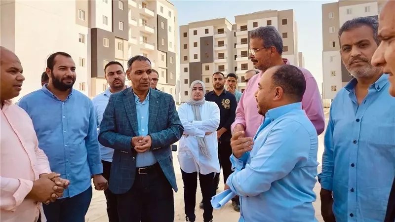 عمار مندور يتفقد مشروعات الإسكان بحدائق أكتوبر، ويوجه بتسريع التنفيذ ورفع معدلات الإنجاز