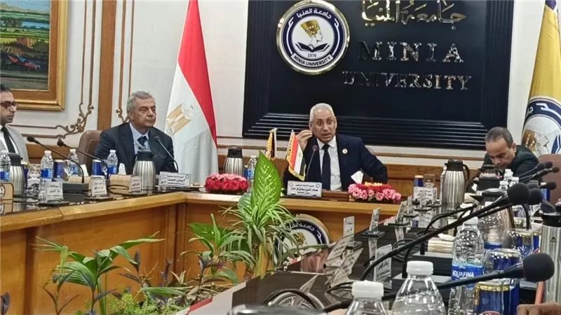 مش بتعامل مع مقاولين، رئيس جامعة المنيا: تنفيذ المشروعات الإنشائية بالتعاون مع جهات رسمية