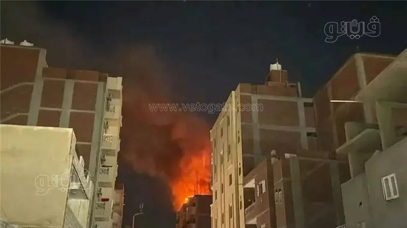 حريق في برج اتصالات أعلى عمارة سكنية بشارع التهريب في مطروح