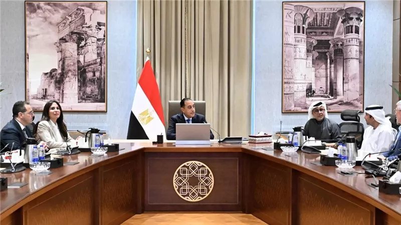 مدبولي يتابع مستجدات تنفيذ مشروعات رأس الحكمة مع الشريك الإماراتي