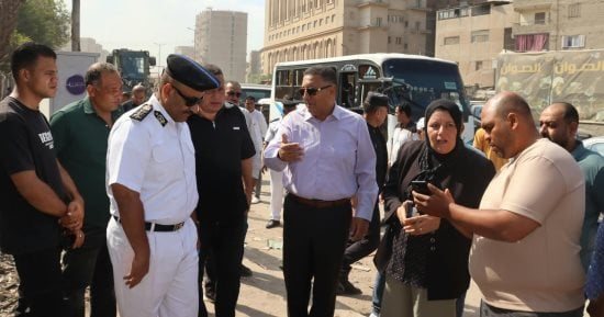 محافظ القليوبية يقود حملة مكبرة لإزالة الإشغالات بشارع 15 مايو بشرق شبرا الخيمة