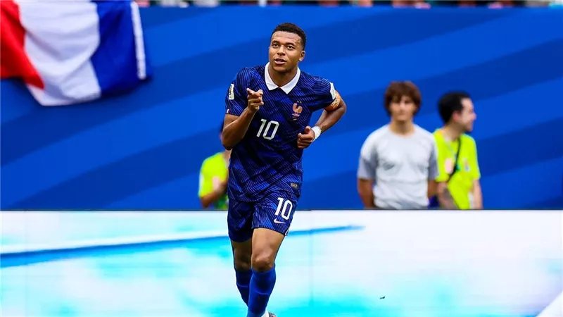 رابطة الدوري الإسباني تعتذر عن سخرية مبابي من الزعيم الصيني ماو تسي تونج