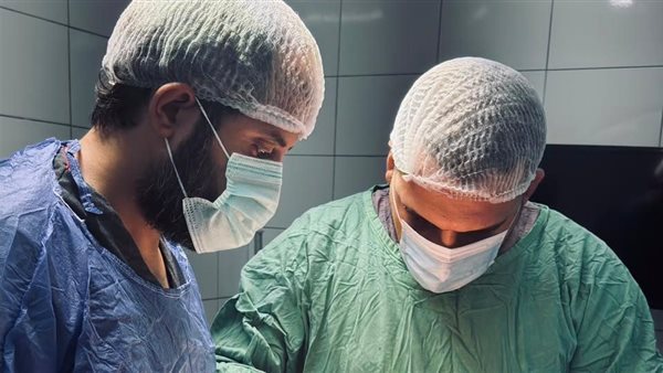 نجاح فريق طبي بميت غمر المركزي في إجراء جراحة دقيقة لإعادة عظام الجبهة لموضعها
