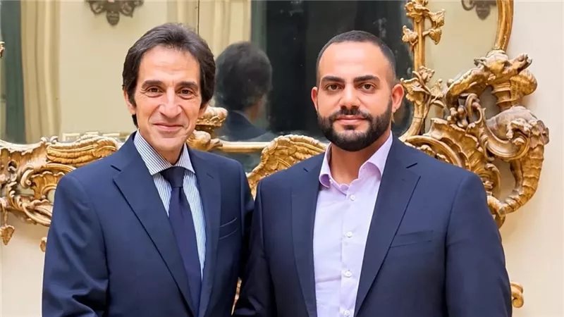 بسام راضي يكرم طبيبا مصريا أنقذ حياة مواطن إيطالي بأحد شوارع روما
