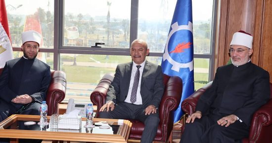 وزير الأوقاف ومفتى الجمهورية يهنئان محافظ السويس بالعيد القومى الـ53
