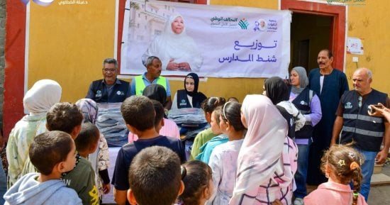 الباقيات الصالحات توزّع مساعدات غذائية وشنط مدرسية فى بنى سويف ضمن «إيد واحدة»