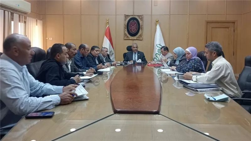 السكرتير العام بالفيوم يمهل الوحدات المحلية أسبوعين لحصر التكاتك