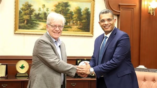 محافظ البحر الأحمر يبحث مع القائم بأعمال السفير الأمريكي فرص الاستثمار السياحي ومشروعات الطاقة