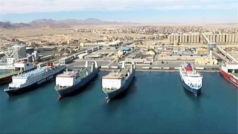تداول 12 ألف طن و623 شاحنة بضائع في موانئ البحر الأحمر