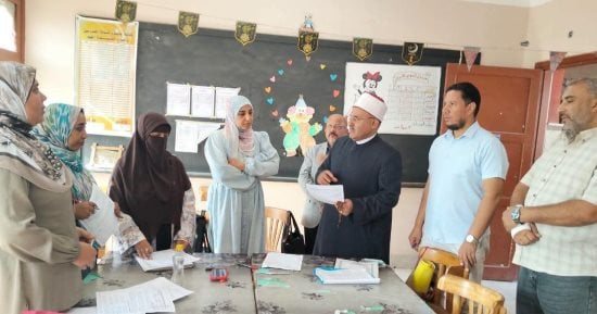 رئيس منطقة الإسماعيلية الأزهرية يتابع اختبارات الفهم القرائى بمعاهد القنطرة