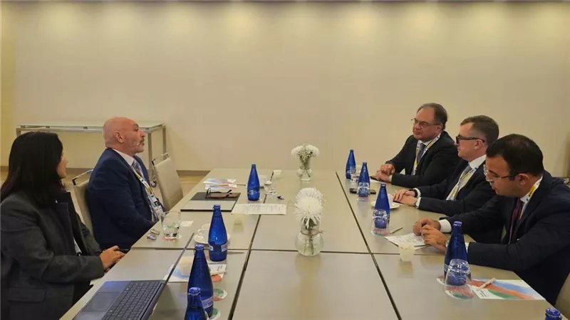 وزير التخطيط يستعرض الاستراتيجية الوطنية للتمويل وتقرير المراجعة الطوعي أمام قيادات الأمم المتحدة