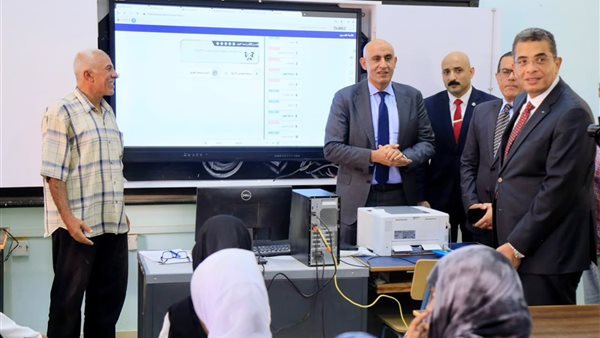 وزير التعليم يشيد بمستوى طلاب البحر الأحمر.. ويؤكد على مواصلة تنمية مهارات القراءة والكتابة