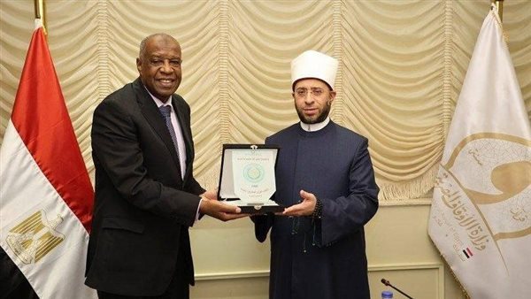 وزير الأوقاف: تضحيات أبطال القوات المسلحة تظل دينًا في أعناق الأجيال