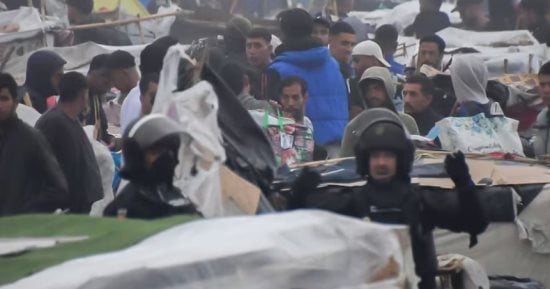 أزمة سبتة تتفاقم.. 3 آلاف مهاجر يواجهون التلوث والعنف وإخلاء المخيم