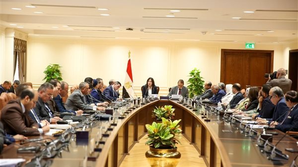 وزيرة الإسكان تستعرض رؤية الوزارة حول إعداد مشروع قانون الإدارة المحلية