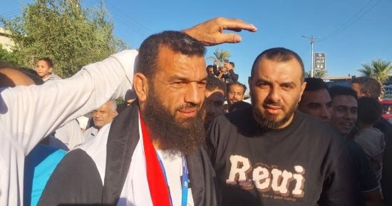 بأعلام مصر أهالى دمياط يستقبلون طارق الشافعى بطل العالم فى المصارعة