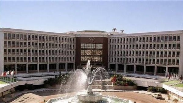 إصابة طالبة إثر سقوط مروحة سقف بمدرج العلوم بجامعة أسيوط