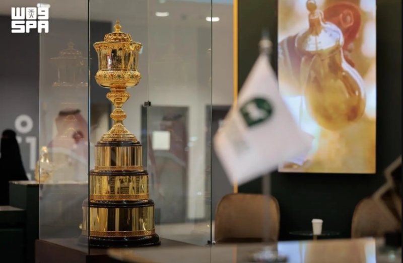 أغلى كأس في العالم بين يدي زوار معرض الصقور والصيد السعودي الدولي