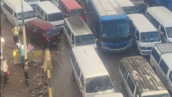 بسبب الأمطار، انقلاب سيارة نقل ثقيل بمقطورة بصحراوي الإسكندرية
