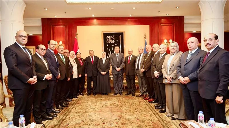 رئيسة النيابة الإدارية تلتقي رئيس الدستورية وتشيد بدور المحكمة لصون أحكام الدستور وترسيخ سيادة القانون