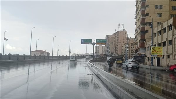 محافظ الإسكندرية يتابع من مركز السيطرة تداعيات حالة الطقس السيئ