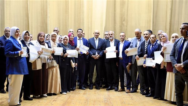 وزير التعليم يكرم مديري المدارس المتميزة على مستوى الجمهورية