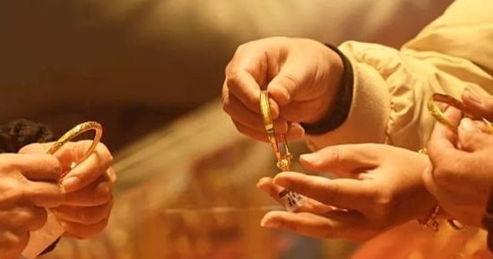 تعرف على آخر تطورات سعر الذهب اليوم.. عيار 24 بـ7023 جنيها