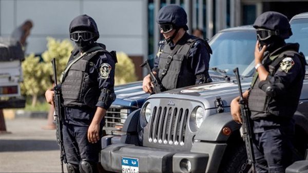 "ابني يا ناس".. انهيار أم أمام جثمان نجلها بعد قتله على يد شقيقه بمصر القديمة
