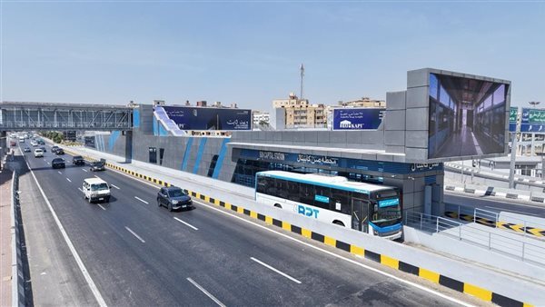الأتوبيس الترددي يحذر قائدي السيارات من اقتحام مساره
