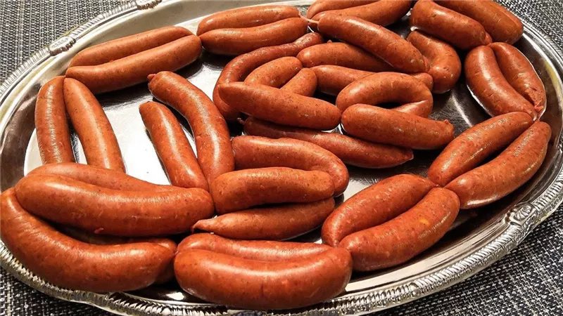 طريقة عمل السجق البلدي في البيت بمذاق شهي وتتبيلة مميزة
