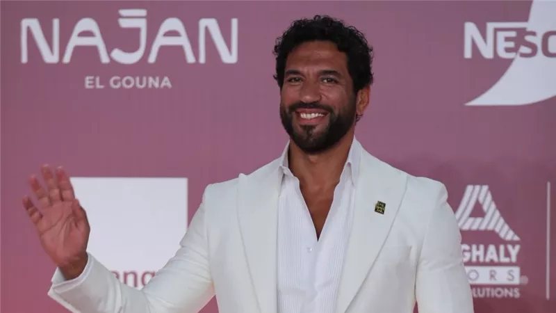 حسن الرداد يجتمع مع المنتج أحمد السبكي من أجل فيلم "صخر الطلياني"