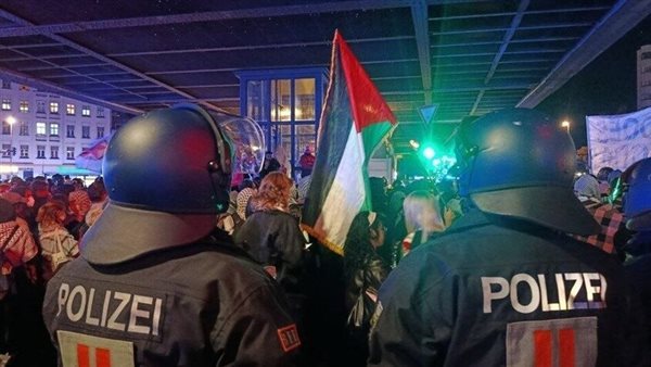 بينهم الناشطة جريتا تونبرج، الشرطة الألمانية تتعدى بعنف على متظاهرين مؤيدين لفلسطين (فيديو)