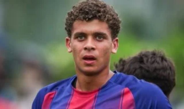 أولمو يقود هجوم برشلونة أمام جالاتا سراي.. وحمزة عبد الكريم احتياطي