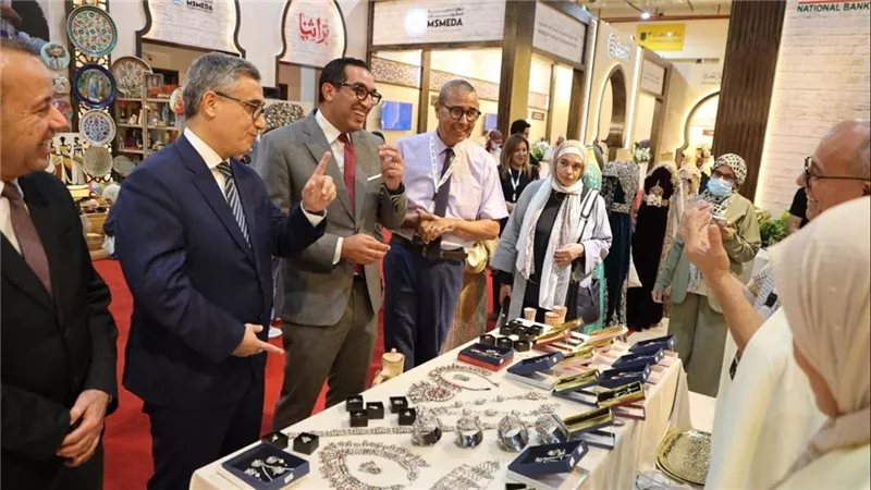 زيارات دبلوماسية وآلاف الزوار من العرب والأجانب ووفود طلابية وحفلات للفنون الشعبية بمعرض تراثنا