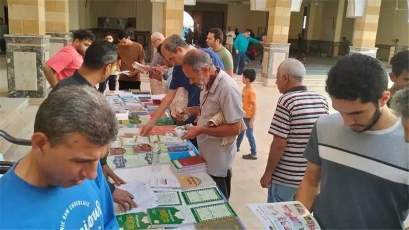 إقبال جماهيري على معارض إصدارات الأعلى للشئون الإسلامية بخمسة مساجد كبرى