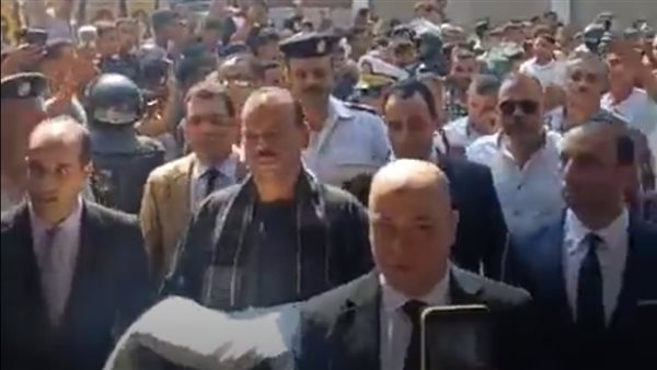 إتمام الصلح بين عائلتين في أسيوط بتقديم الكفن (فيديو)